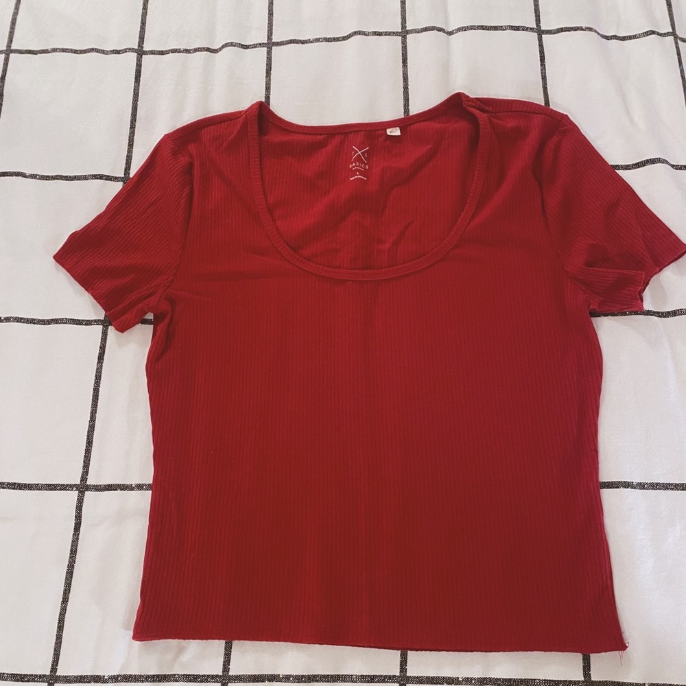 Flattering red crop top! Ribbed Scoop T-Shirt 🍓